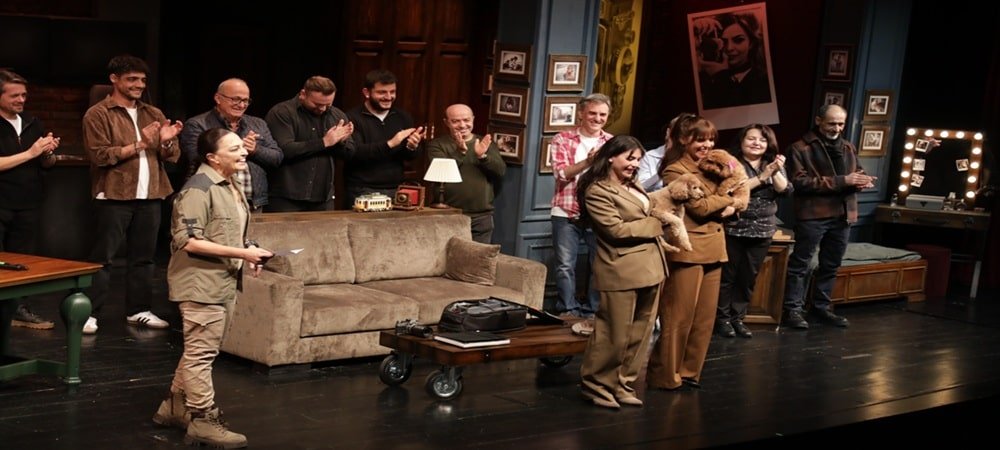 PULITZER ÖDÜLLÜ DONALD MARGULIES’İN USTALIK ESERİ“ÖYLECE DURUR ZAMAN” SEYİRCİYLE BULUŞTU