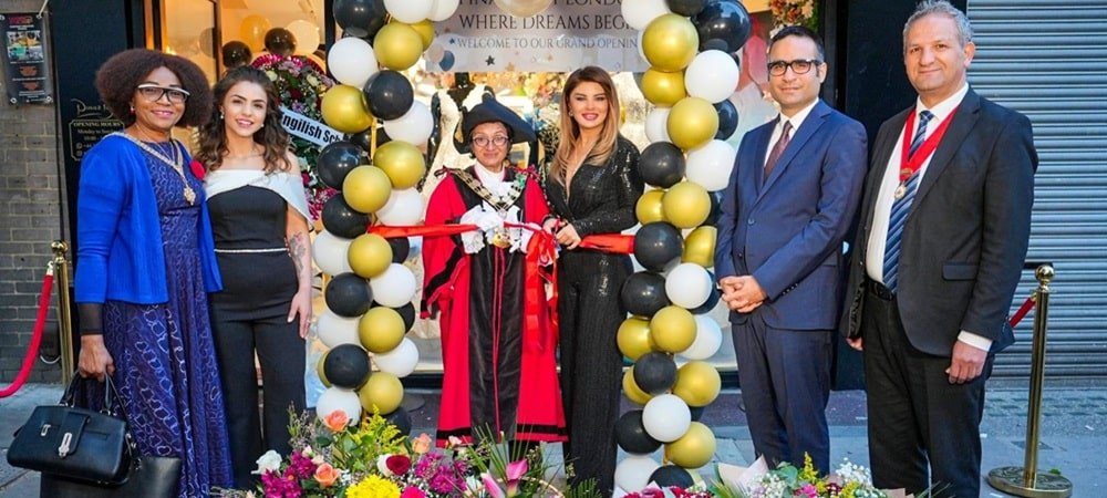 ÜNLÜ MODACI PINAR BENT LONDRA’DAKİ MAĞAZASINI AÇTI