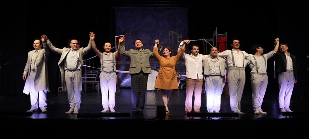 “VASFİ RIZA ZOBU YETENEKLİ GENÇ TİYATRO SANATÇISI” ÖDÜLÜ EMRECAN KARAKURUM’UN 