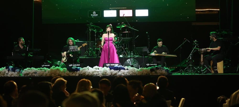 Ünlü soprano Günay Acar, Berlin'de 30. yıl gala gecesinde dinleyenleri büyüledi