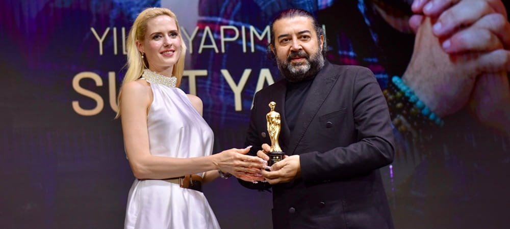 SUAT YANÇ “YILIN EN İYİ YAPIMCISI” ÖDÜLÜNÜ ALDI