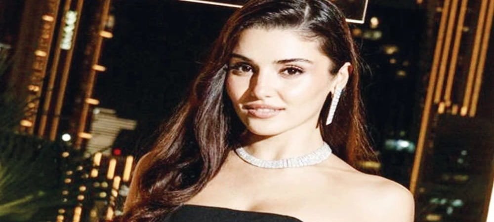 Dubai yıldızı Hande