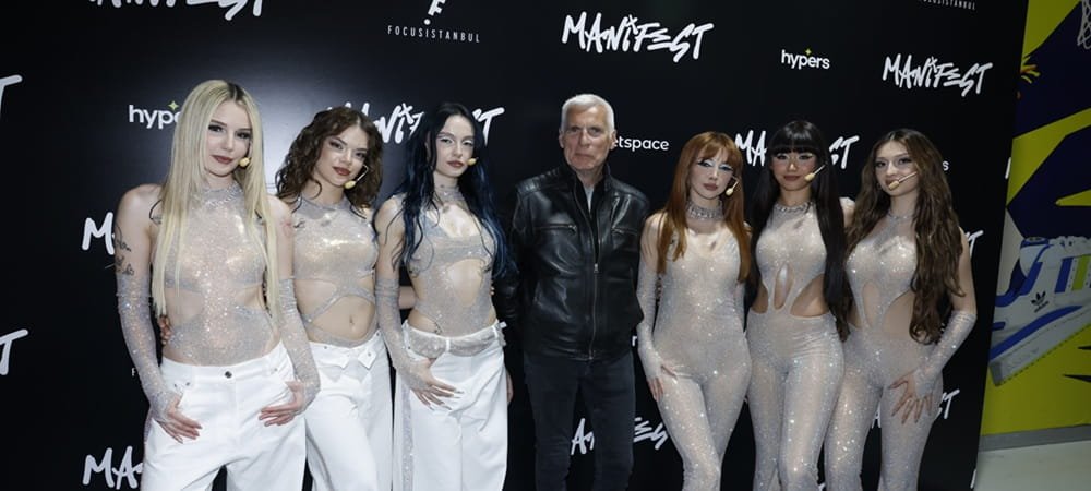 GLOBALE DOĞRU İLK ADIM: MANIFEST, DÜNYA MÜZİK ENDÜSTRİSİNİN EFSANE İSMİYLE ANLAŞTI