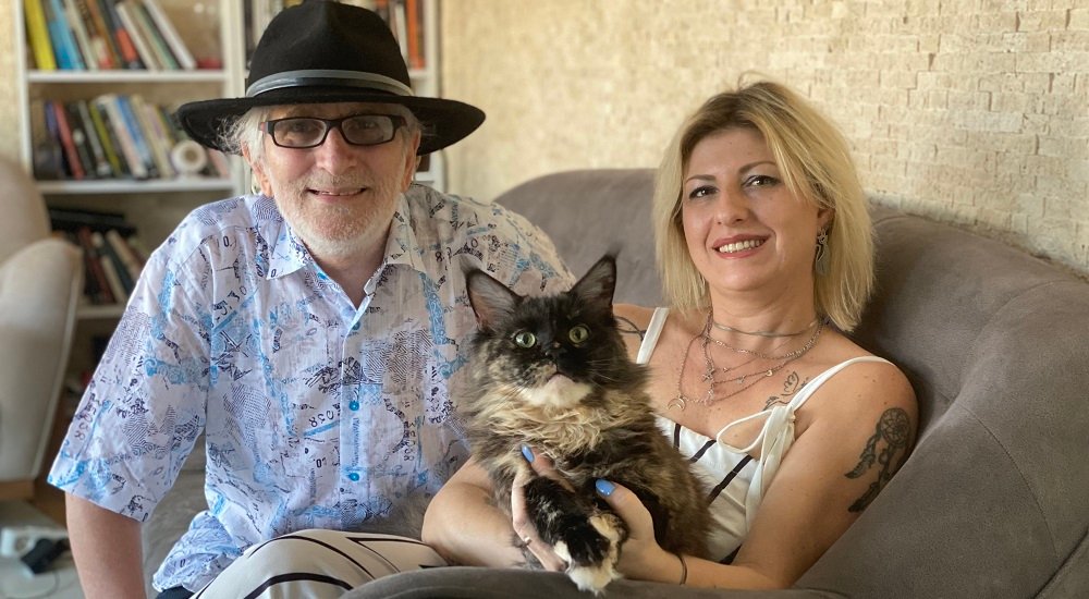 ŞAMPİYON DEV KEDİLERİN ANNESİ