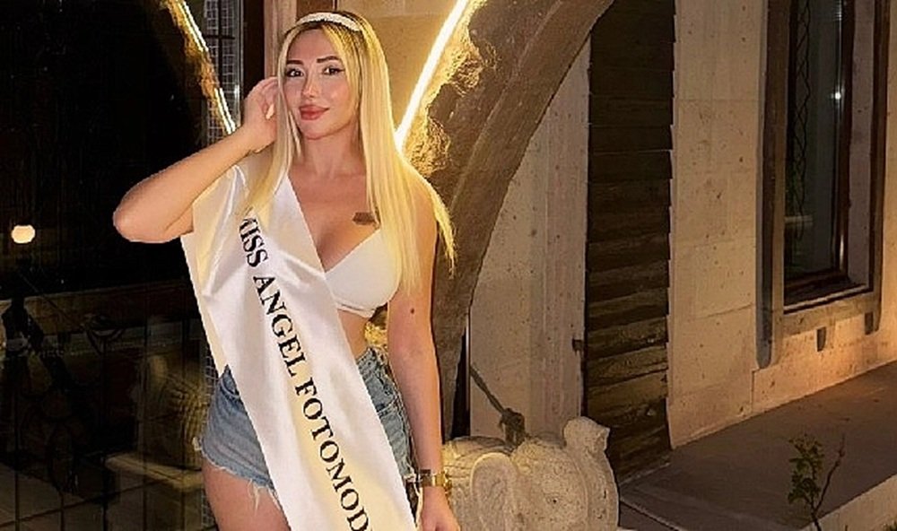 Mira Sevda Altundağ, Fotomodel Yarışmasının Birincisi Oldu