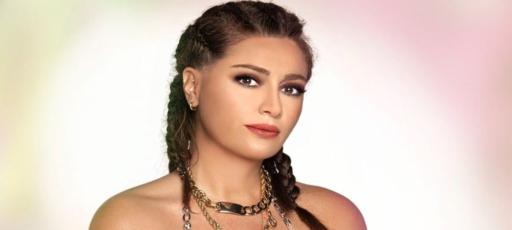 ZEYNEP YILMAZ’DAN YILLAR SONRA SAHNELERE BÜYÜK DÖNÜŞ